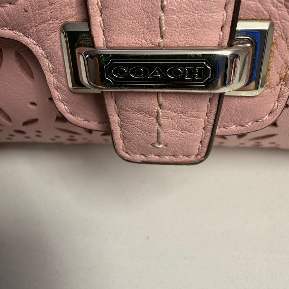 Coach pink Taylor eyelet clutch EUC - Picture 6 of 9